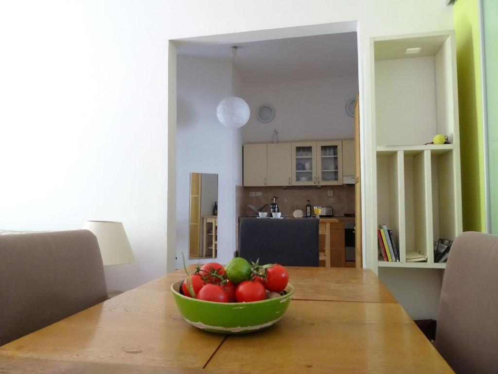Garden Apartment On Art Nouveau Street In Central Prague Exterior photo
